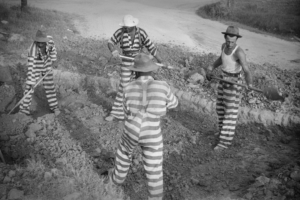 полосатая одежда заключенных